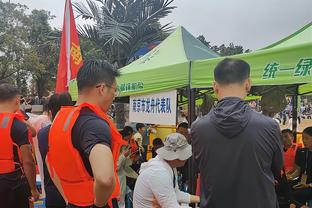 追梦谈冲突：我们2分多钟就下主力了 黄蜂还在刷 最后还生气了？